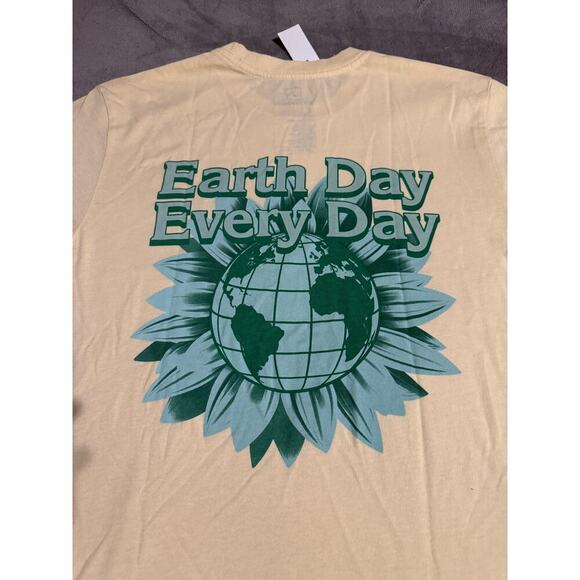 NWT Re Purpose UO Size Large Women Short Sleeve Cream‎ Crew Neck Shirt Earth Day - Picture 6 of 8